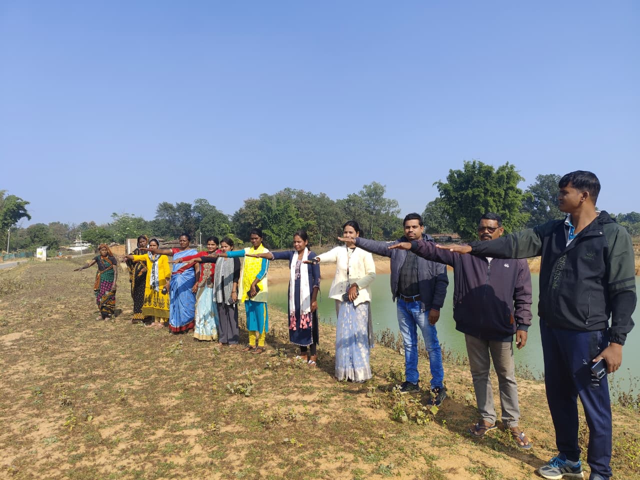अमृत सरोवर के तटों पर मनाया गया संविधान दिवस